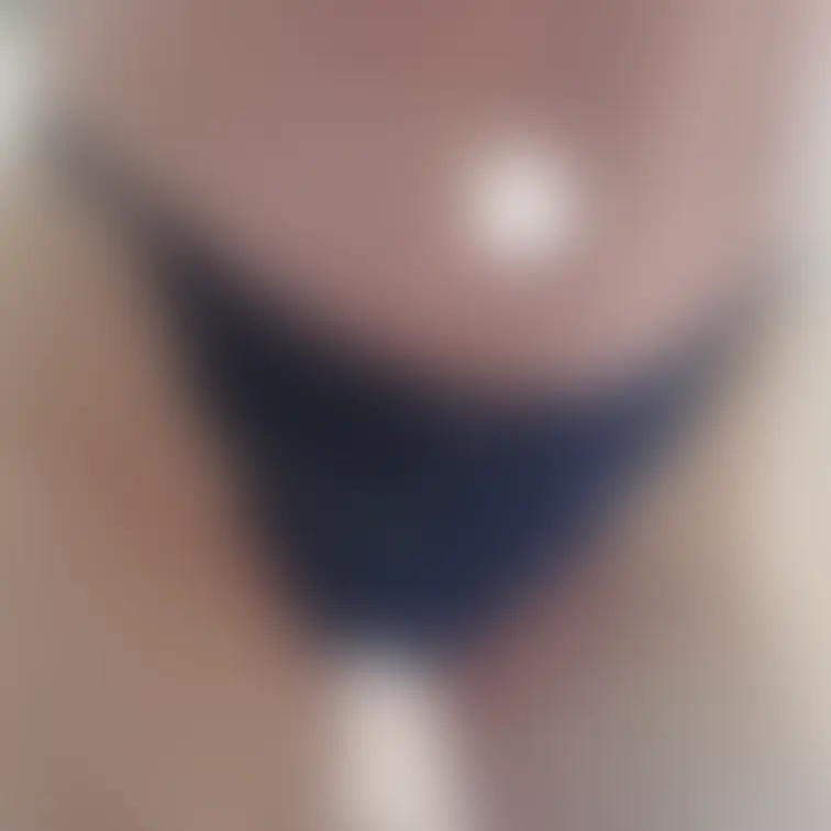 よく見るとはみ出てる⁇👀
全プラン公開中✨

T履いて座ってるとお尻に跡がつくよね笑