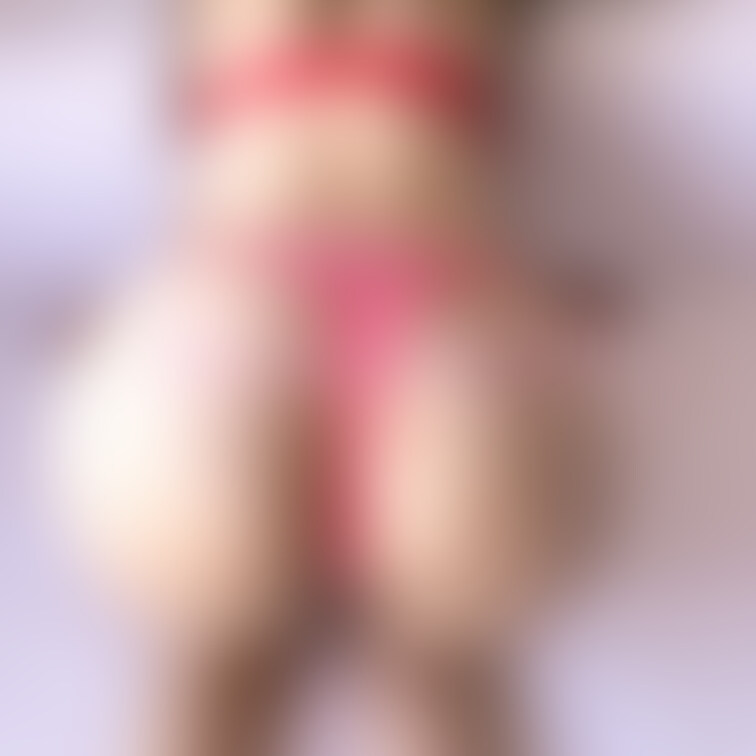 くいっとずらして…💕
おち🍄ちん待ちの奥さんです😆💖
いっぱい溜まってるんでしょ？
りこに濃ゆいのいっぱいください