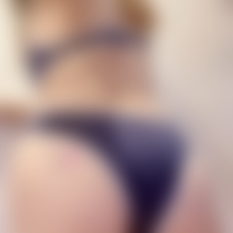 🥰Smileぷらん🥰

新しくGETしたスク水♡
背中がいっぱいあいてて可愛いの🥺
似合う？？