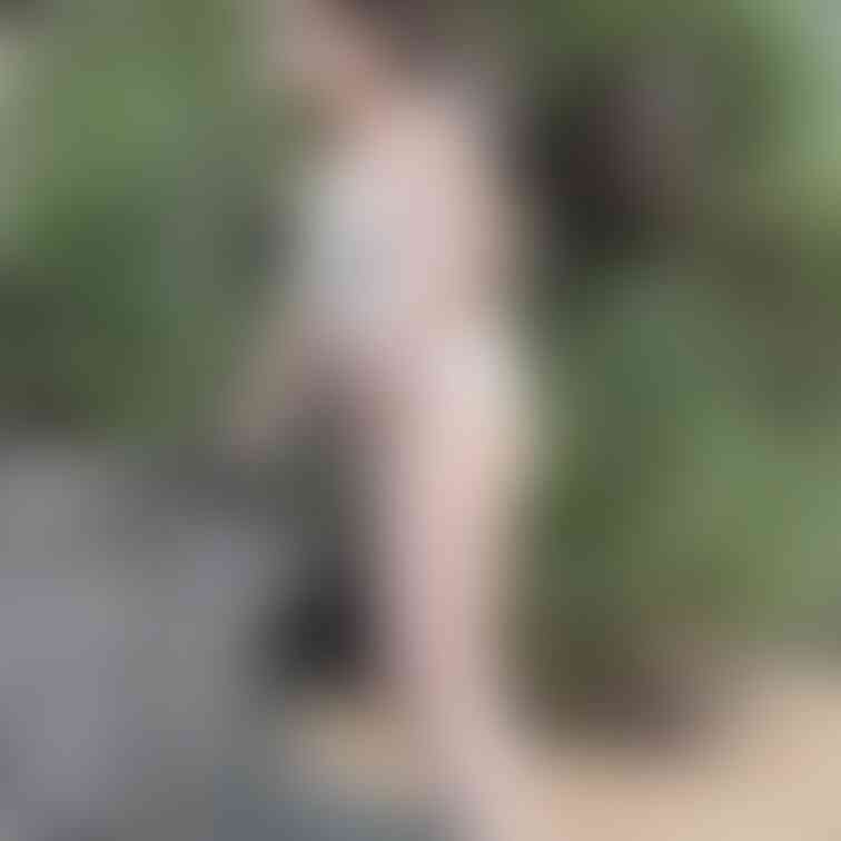 ここに座ろっかな❤️
ゴツゴツして痛そう💦
なんとか触れたかな🥰✨