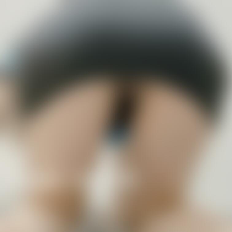 勤務中なのに…後ろからはだめだよ
