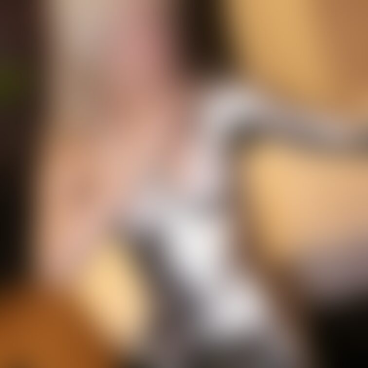 【アイドル級美少女銀粉撮影】
超可愛いアイドル級の女の子が銀粉撮影に初挑戦してくれました!
自分の手で銀色に染め