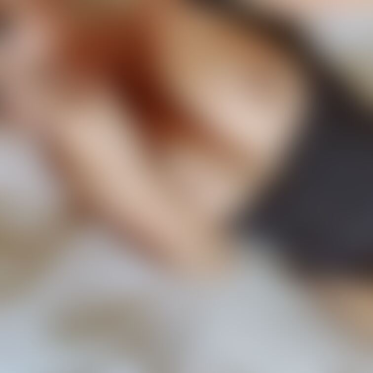 みんなが送ってくれたプロテインと美容液とコルセットで育乳中💋💕