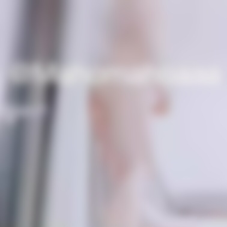 窓にディルド貼り付けて、外に見せつけながら腰振り❤️興奮してドロドロの愛液が垂れてるのが良く映ってます🫣