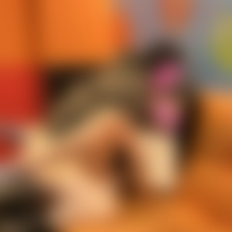 <本日の1枚>
昨夜のプレイは、某屋内スポーツ施設で露出プレイをした後に、カラオケルーム内で3人の男性に順番にYuri
