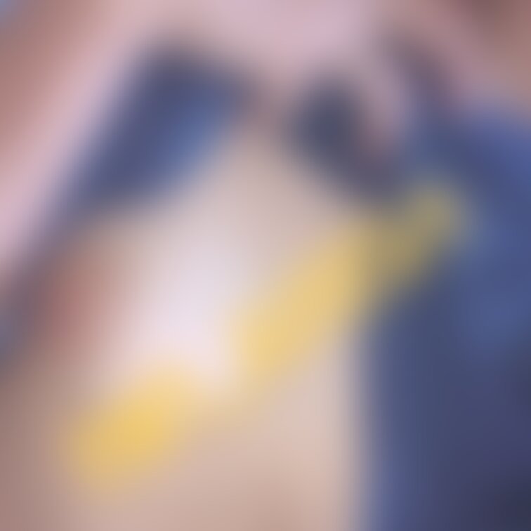 おっぱいチラッ✨

結婚指輪がなんともエロさを際立てる😊
見ちゃった人はいいねしてください💕