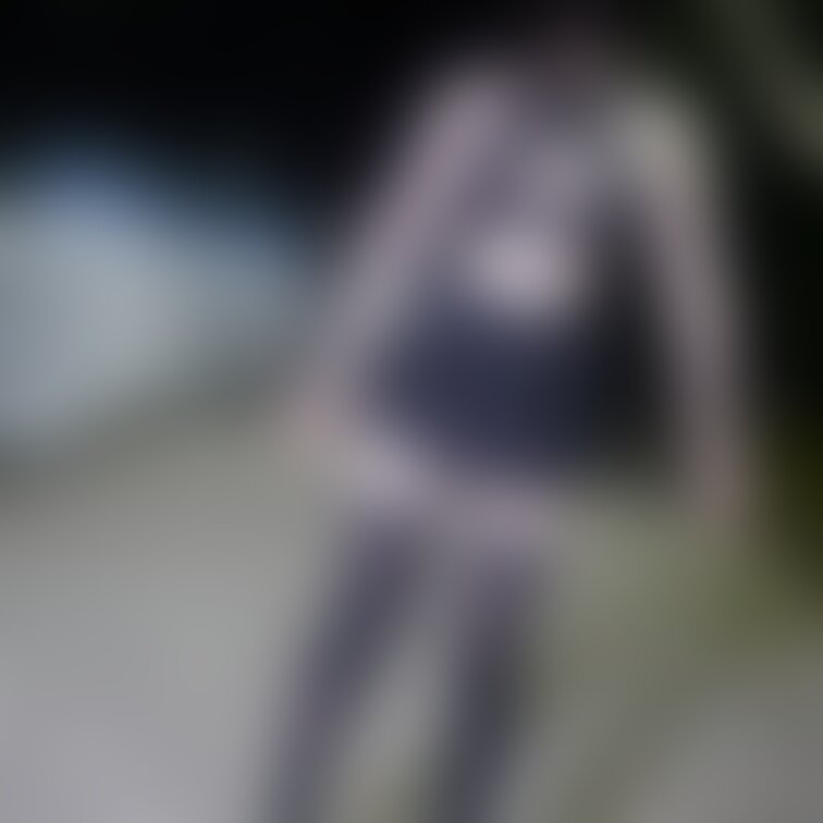 ダウン着てないばーじょん🥰❤️
混浴温泉行って、そこで遭遇した人たちに囲まれて写真撮ったりとかしたいんですけど、実際か