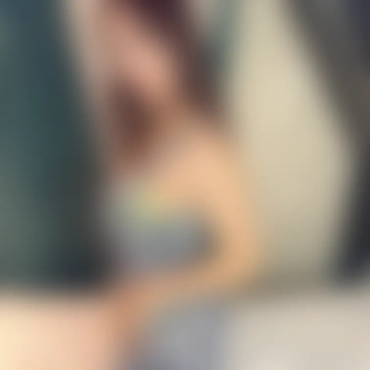 ベッドからお誘い♪
黄色のランジェリー見たい？💓
どうしようかなぁ～♪