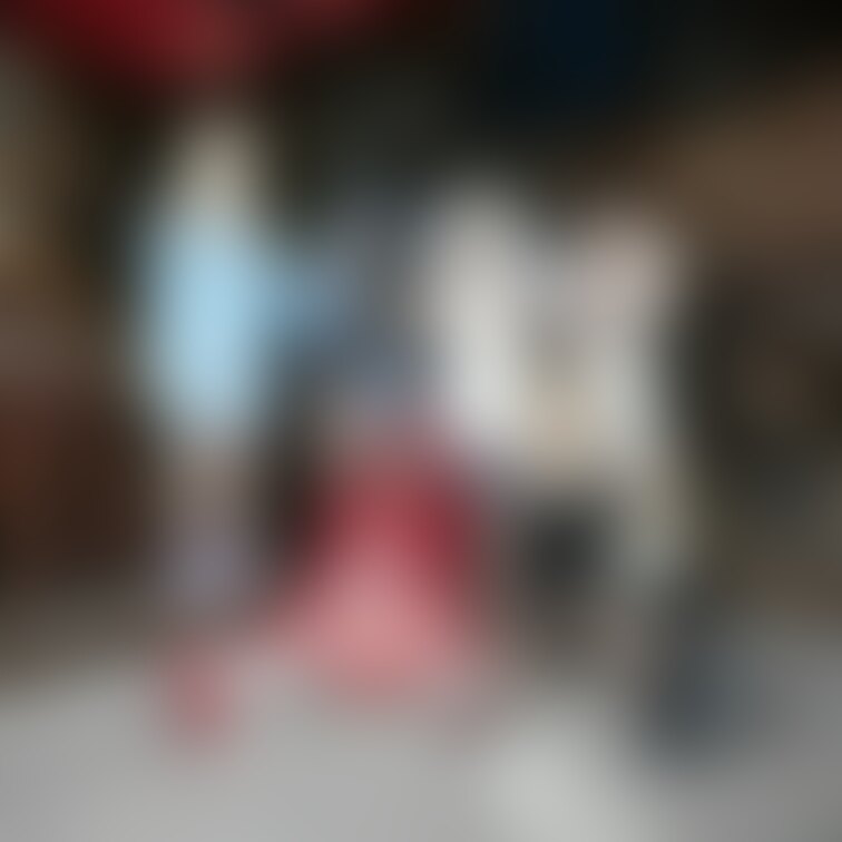 【写真のハナシ】
先日、集合写真の撮影依頼をお受けしました。
モデルさんが1人ですとf値を下げて明るくフワッと撮影す