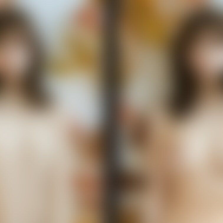 着衣と脱衣を並べた画像です。画像№1027