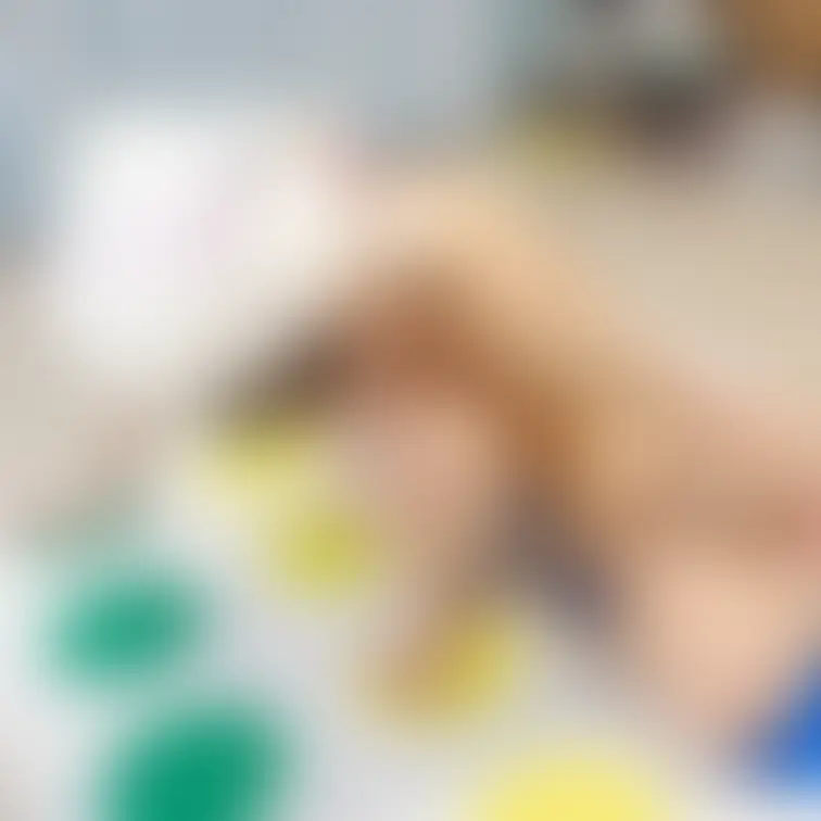 りこの豪邸全裸パーティーでの一コマ。絶対マンコを見られたくない女子の決死の一人ツイスター。

美乳の女友達ヌーディス
