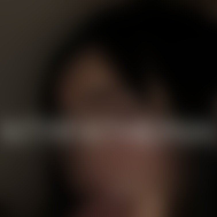 2024.11.8 W氏から送られてきた写真（明度修正済）

妻が苦しそうに巨根を咥えている。興奮してしまいます。