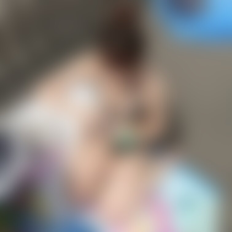 水着適当にー
女の子座り？
