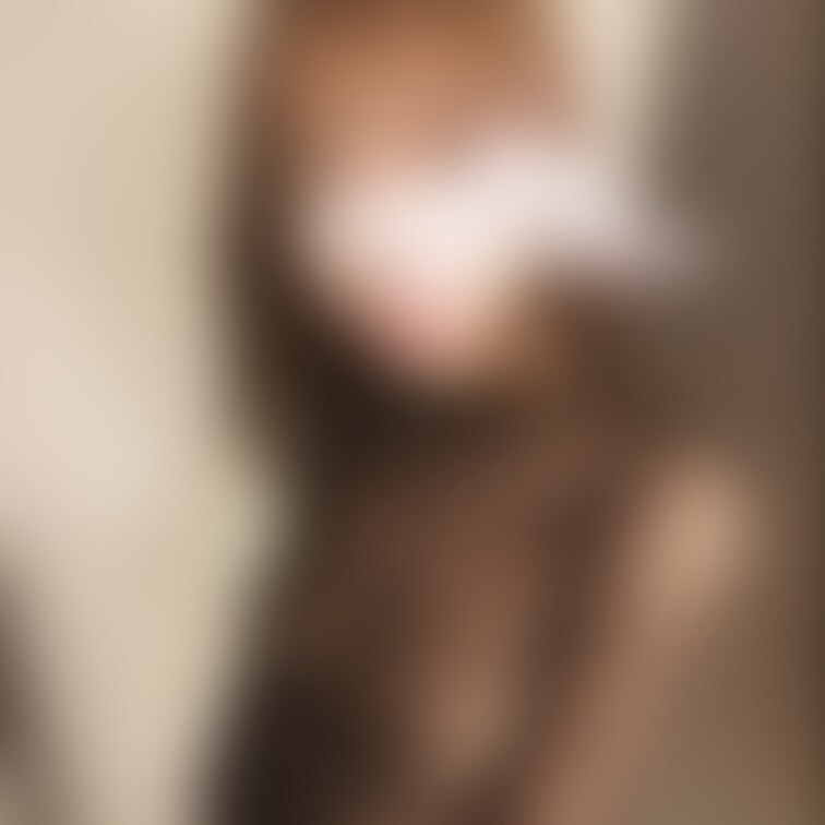スケスケ衣装の奥さんです😍
エロ過ぎるのもそうですが、美人過ぎないですか？😍
顔を隠さないと奥さんに怒られるのですが