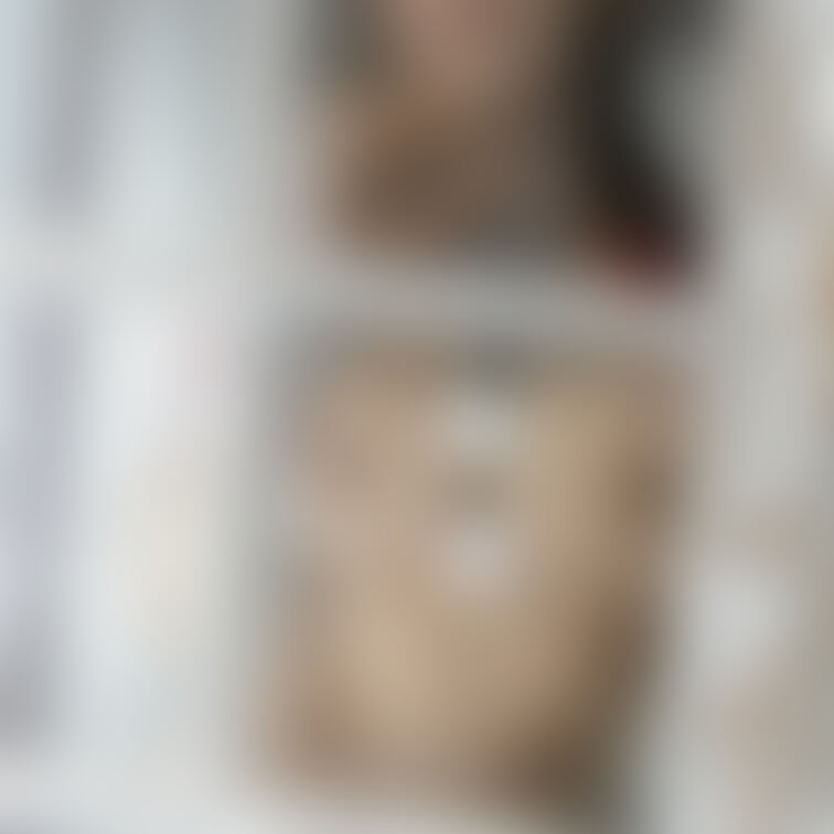 ガラスにぺたー✨✨

あなたのこと、覗き見してますよ？🥺💓