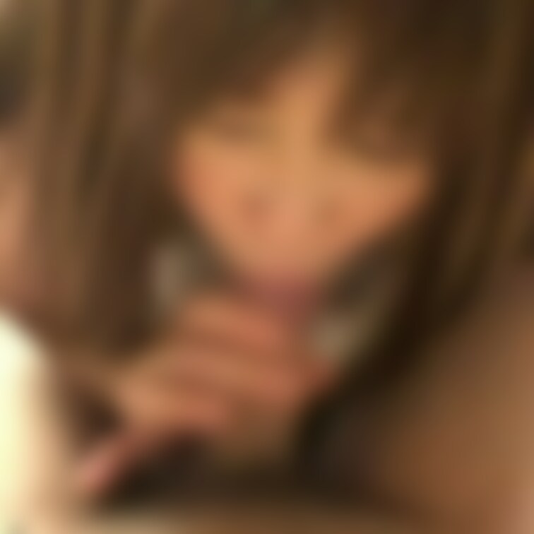 美味しそうに頬張る