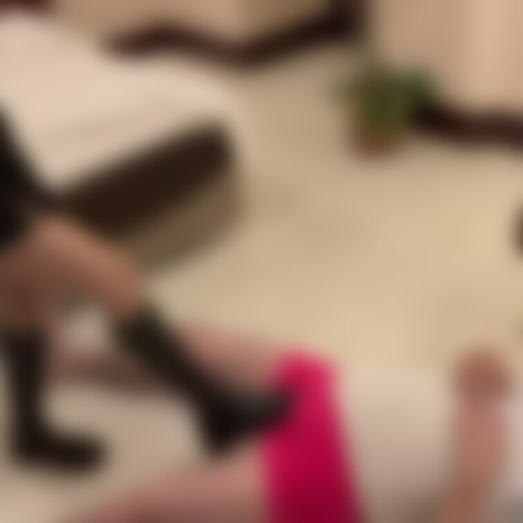 美脚２人で、M男君を踏みつけました（サンプル）
足フェチM男君をブーツで、ストッキングで顔やお腹やあそこを踏みまくりま