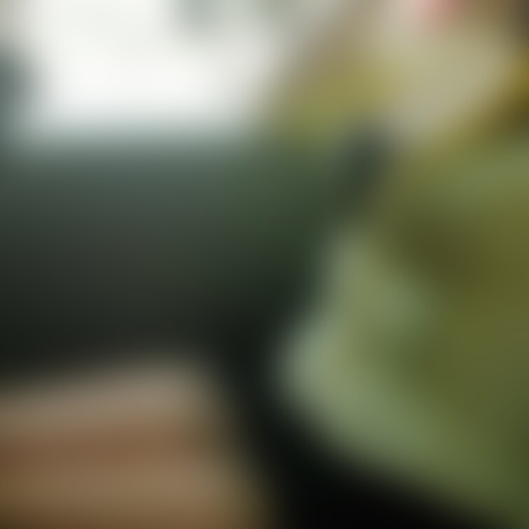 スリットからチラ見せ


Twitter（Remi）
https://mobile.twitter.com/re