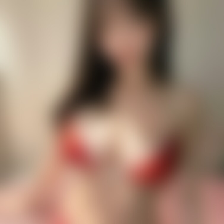 『苺の下着美人』キワドイ編です。①水谷かなえちゃんの姿態をご覧ください。