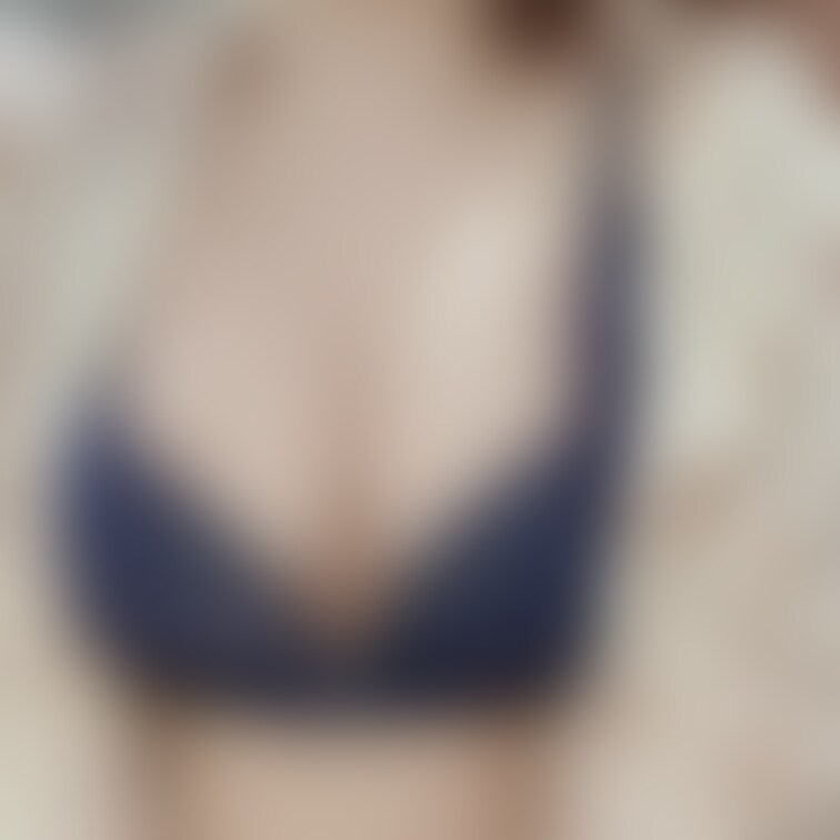 寝る前のムラムラ消化♡
このブラえっちくて...///
はみ出ちゃうんだよね...♡♡