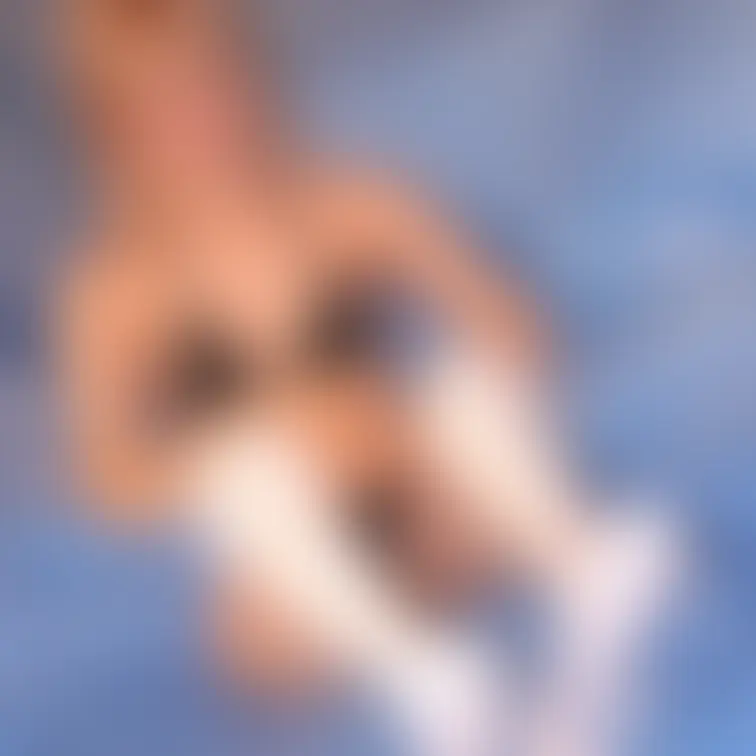 【超可愛い女の子の緑ペイントメッシー】
 スタイル抜群の可愛い女の子が、今度は緑色のペイントメッシーに挑戦してくれまし