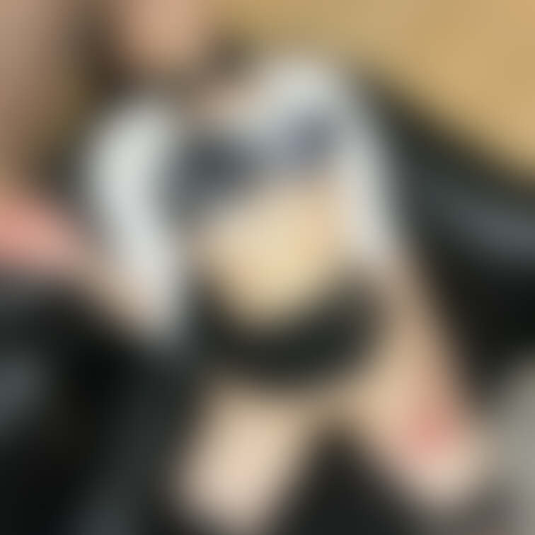 Xの続きです🧡おじさんのおちんぽだけじゃ終わらなくて社員さん達のおちんぽも性欲処理することに😖🧡喉奥突かれてあたまくらく