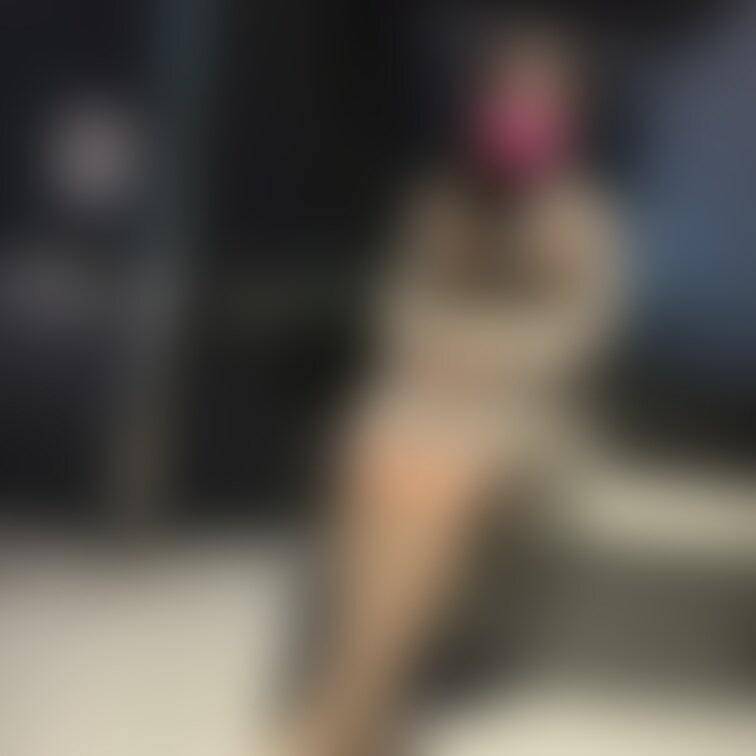 Twitter更新分
新規モデルさん25歳
ロングブーツ似合いすぎ美脚
お仕事終わりにそのまま撮影