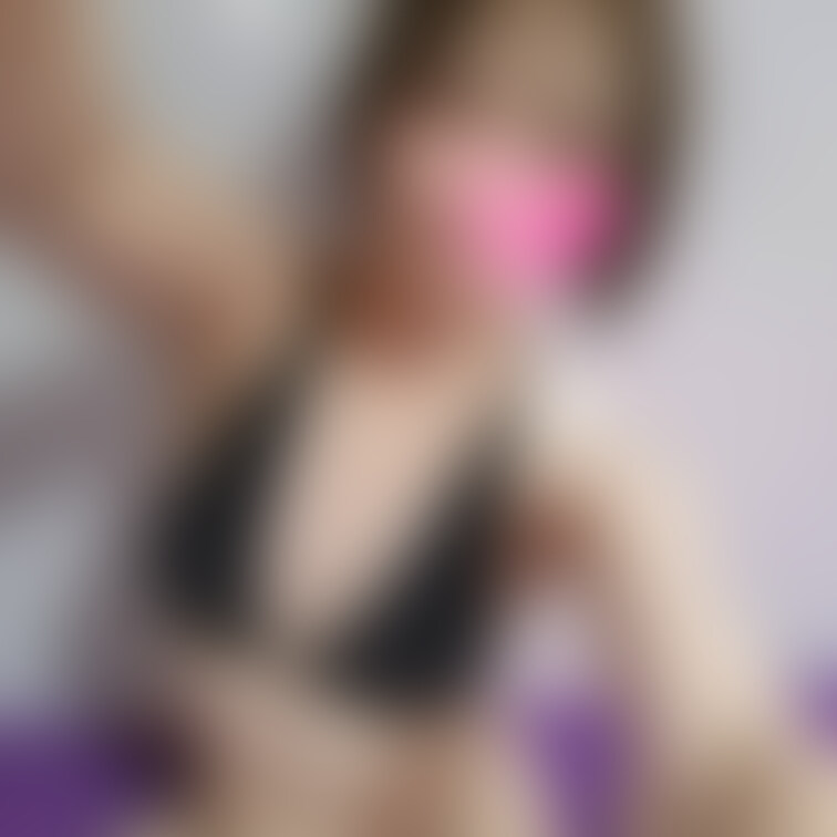 はじめまして、元ダンサーのかおりです♪
今はちょっと？えちなお仕事してます💓

顔や身体エロいってよく言われるから