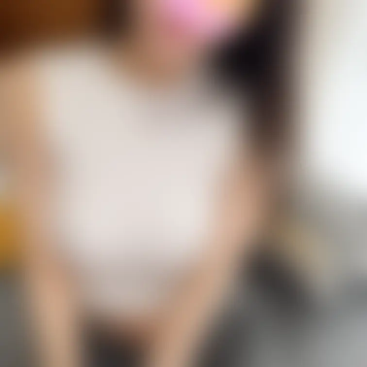 小さい服着たら…胸がぴちぴち😅💕
ノーブラじゃないと着れなくて乳首透けちゃった