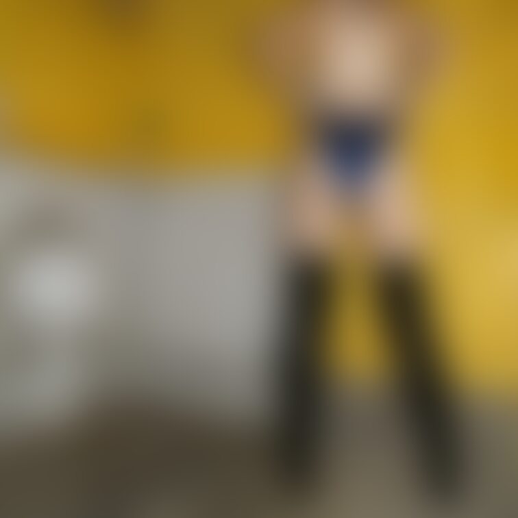 夜中に競泳水着姿でお散歩パート４ラスト！
興奮して乳首も勃起してチクポチ状態♡
最後は女子禁断の古びた小便器と２ショ
