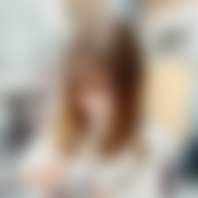 デート中に我慢できずにパクリ💖
髪は綺麗に手入れされてました🥺
分け目だけで発射…