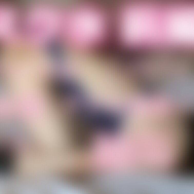 こんにちは
ゆりです✨
お待たせしました。
事前告知しておりました、1時間を超えるスクール水着シリーズ〜前編を投稿