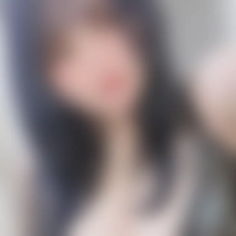 髪色変えたけどどうかな？
明るい方が好き？暗い方が好み？