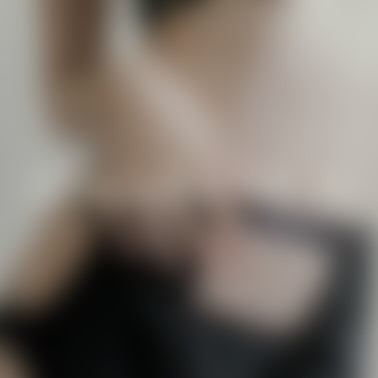 ずーっとおへそ隠してたからちょっぴりサービスです😘