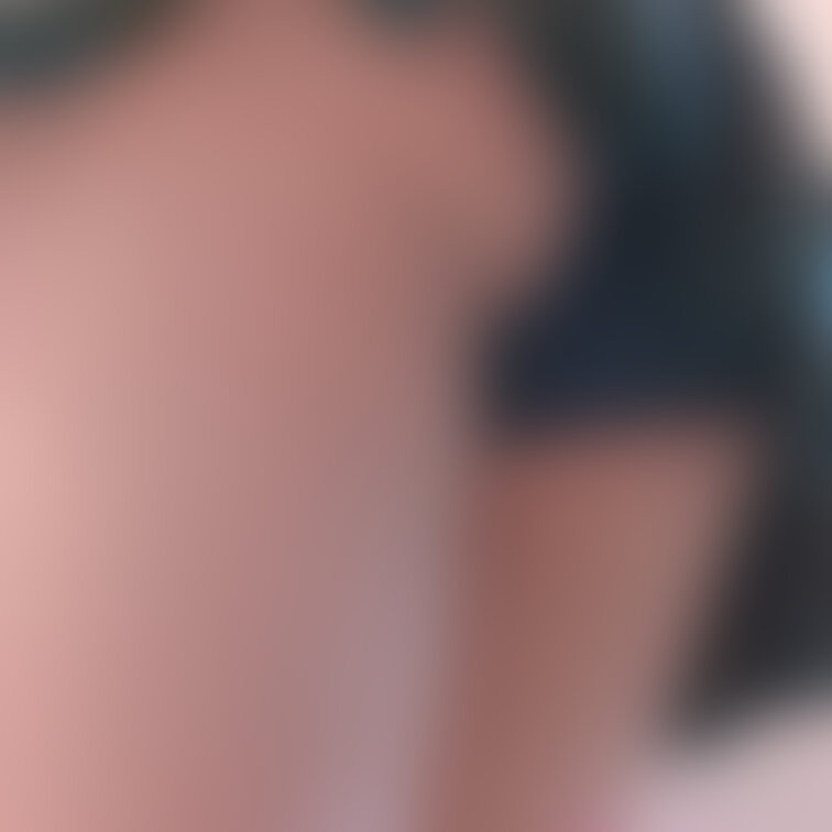 制服でパンチラ😌