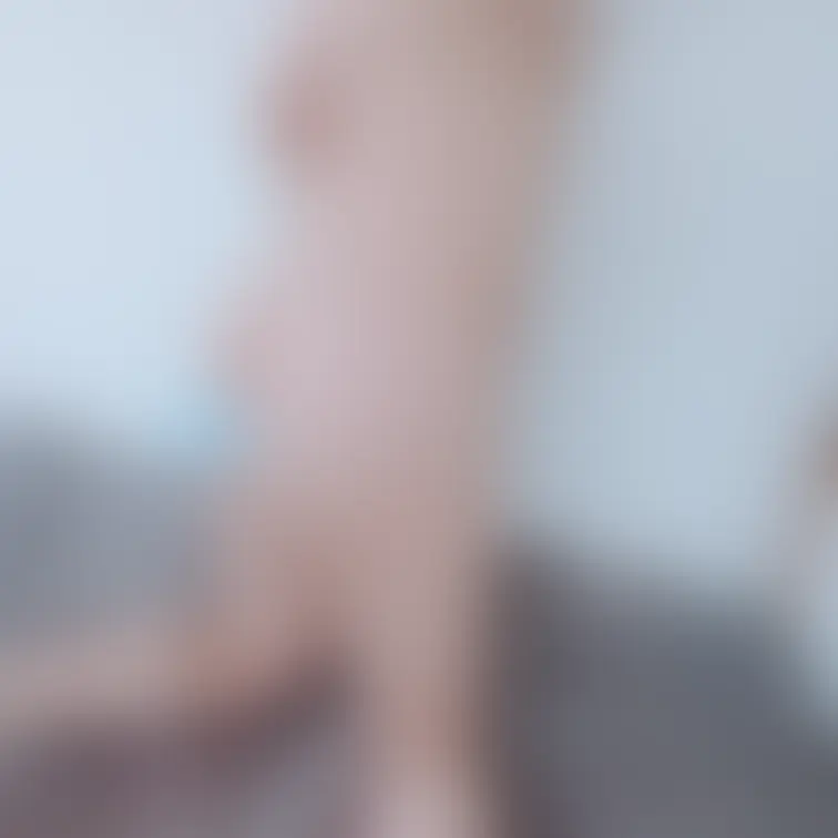 紐パンぬぎかけ＆ぬぎかけおちり＆おっぱいむにむに
今日は肌色多め⚠