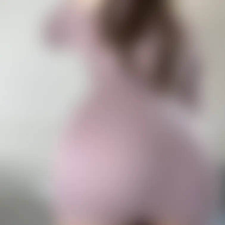 スケスケタイトミニワンピから覗く巨尻ドアップ自撮り💗