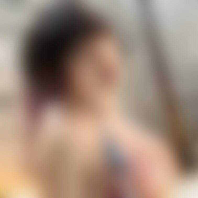「爆乳の谷間を強調する様に…胸元が大きく開けたワンピース水着」

オリジナル画質

※初公開日から一か月経過した