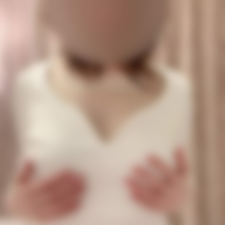 ねぇねぇ💕
オ◯ニーの見せ合いっこしたいよ〜✨
カチカチになってる所見せて😘