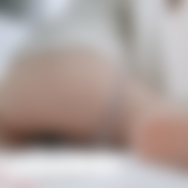 覗き見する?♡
脱ぎかけパンツがえっち?