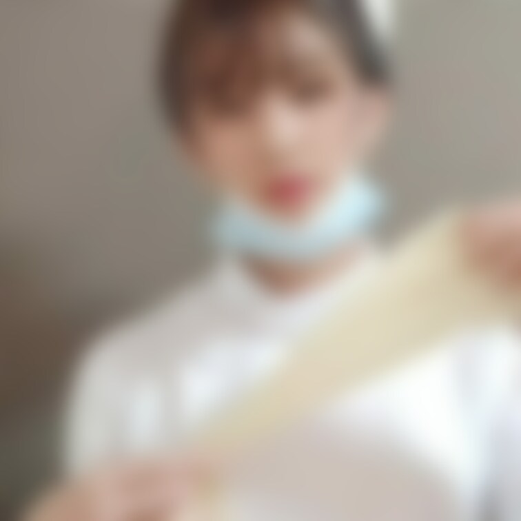 ナース服でロンググローブ装着