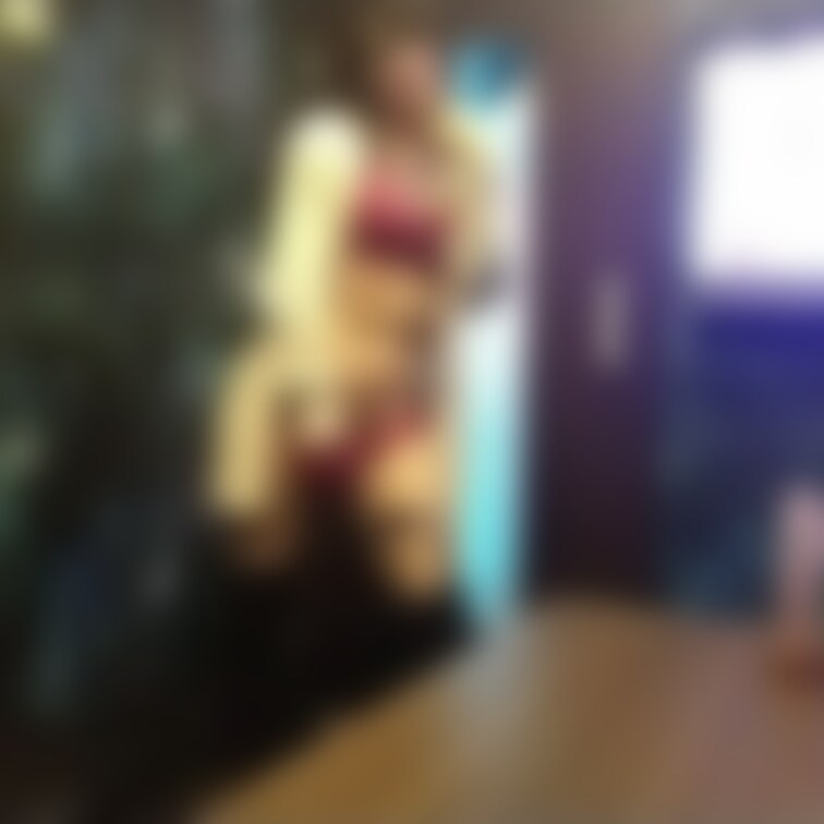 カラオケでドキ(*´ｪ｀*)ドキ(前編) 色々やっちゃってます♥️この日はお客さんたくさんいて、特に向かいの部屋のオジサ