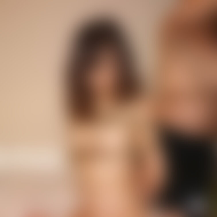 まだ初期の頃の体験

表情も妖艶な笑みに変わってきました。
目元も潤んできます。
