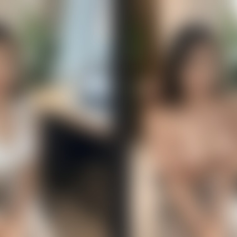 着衣と脱衣を並べた画像です。画像№320