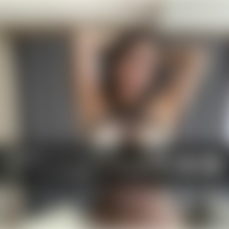 こんにちは、涼子です♡
今回初めての写真集を出すことにしました。。。
いつもXで控えめな姿でしたが、今回出した写