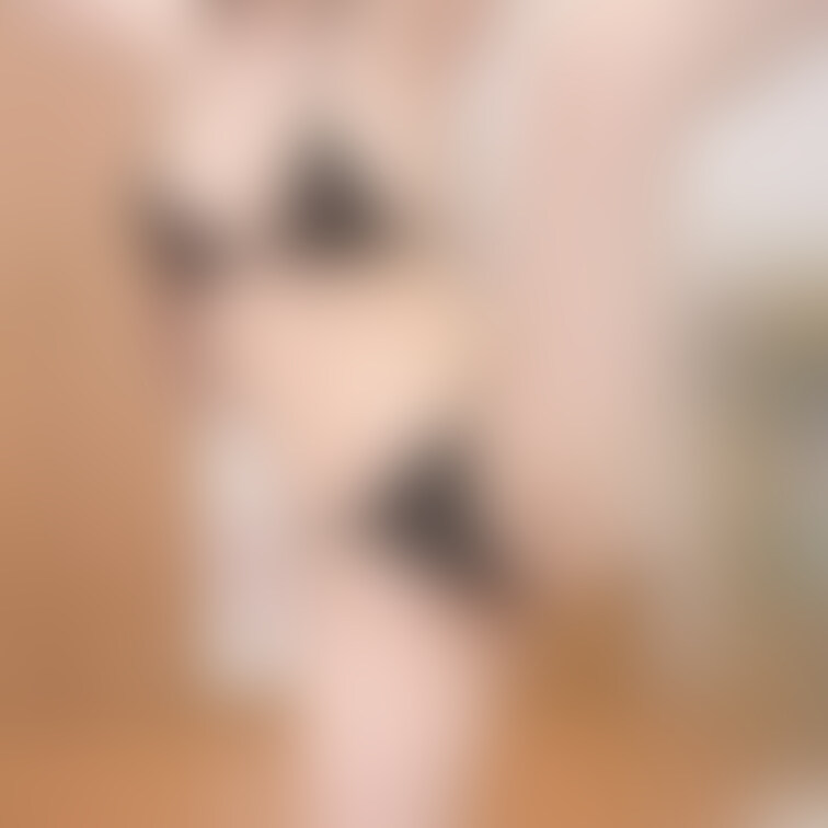 ビキニ🖤
I字バランスがしたかったの…