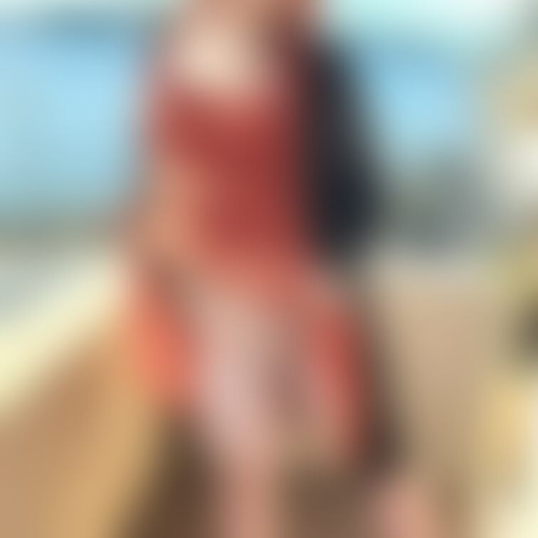 りほさん。旅館のバルコニーでスカートまくり上げて○○を見せびらかしてます。