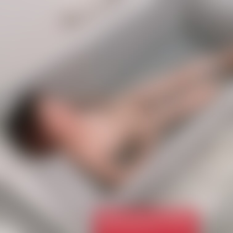 ☆顔出し☆
嫁ちゃんの入浴中に乱入してパシャリとしてしまいました。キッ！と睨まれております💦

産後のおっぱい初撮