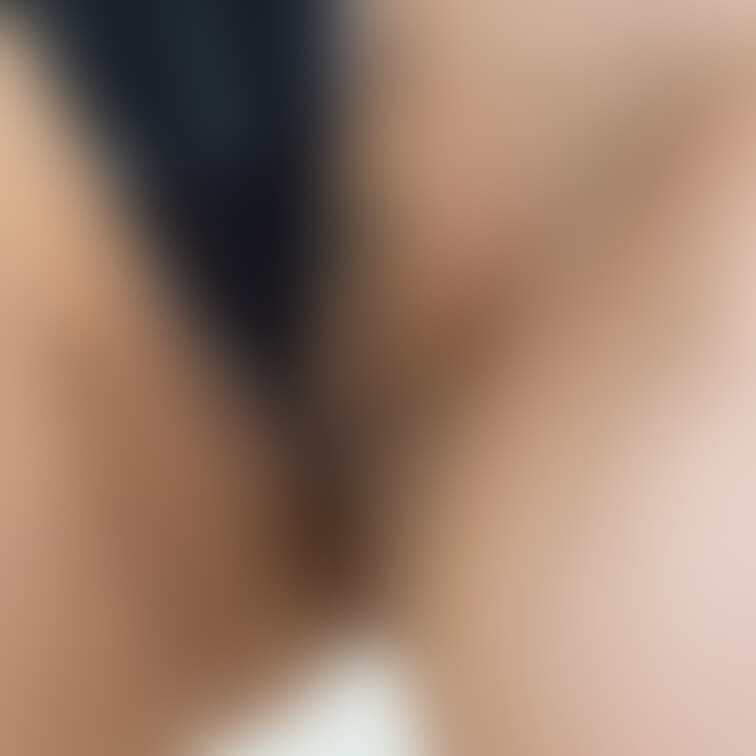 Tバックを引っ張ってオマンコに食い込ます！を繰り返すとクリが良い感じに擦れて気持ち良いのでリモート中の眠気覚ましに💗