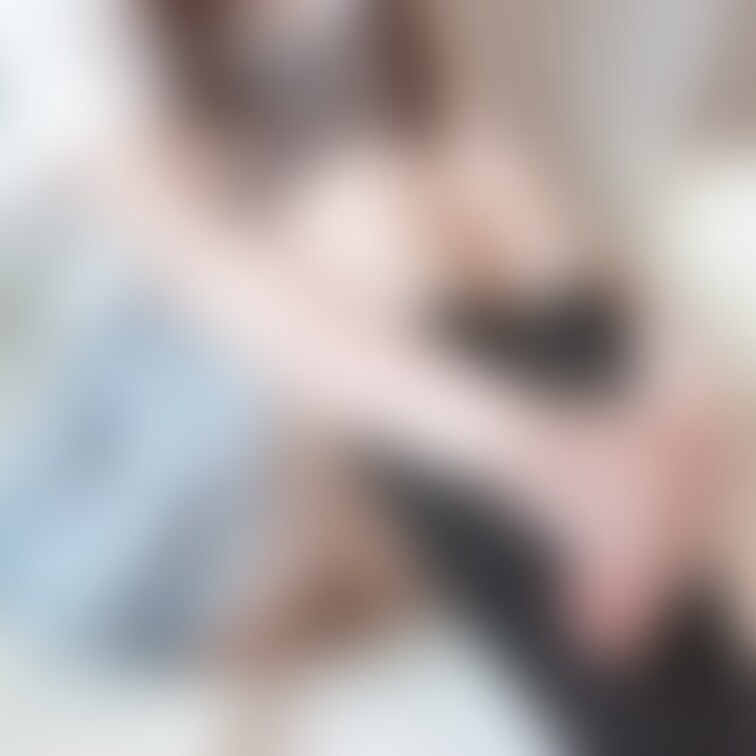 体育座り。
🌟無しだよ🤭
一応例のパンツ履いてるんだけど…///